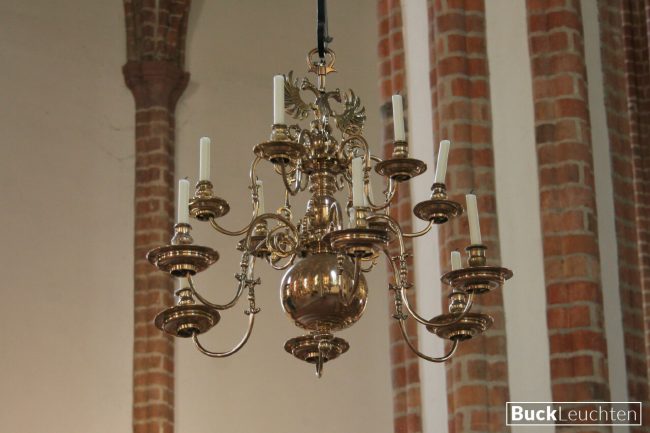 12_kirchengemeindespandau-komplett_restaurierter_barockleuchter_1651_norddeutsch_12_arme_in_2_etagen_h_ca._70_cm_d_ca._70_cm_bekršnung_doppeladler_messingguss_hochglanz_poliert