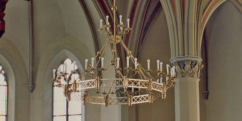 8902__lutter_am_barenberg-_historisierend_d_ca_220_cm_h_ca._135cm_komplett_aus_messig_gefertigt_oberflache_messing_fein_matt_42_x_led_je_6w_450_lumen