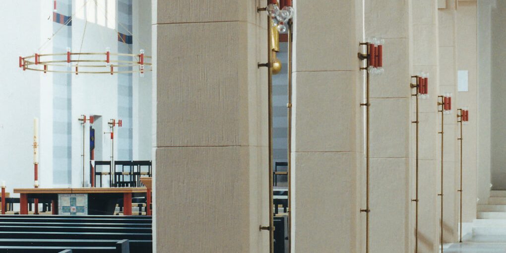 1_____60410-__stehleuchten_und_ringleuchter_messing_bruniert_teilweise_farbig_lackiert