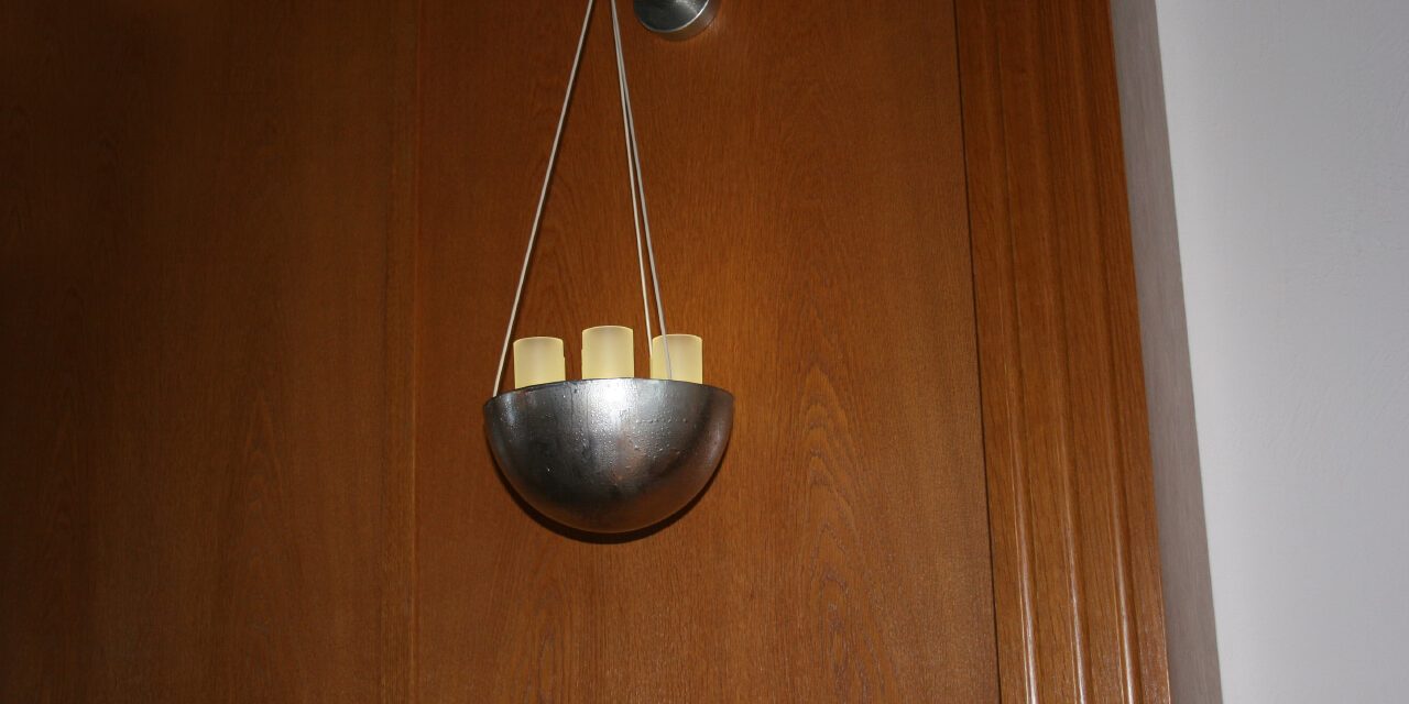 2____ner_tamid-_ewiges_licht_led-licht_durch_satinierte_glaszylinder__abgemildert_messing_feuerverzinnt_lackiert