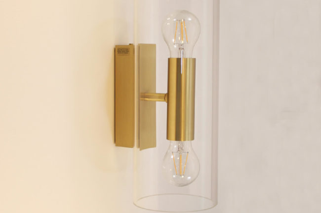 41331_led-k-wandleuchte_mundgeblasener_kristallglaszylinderd_13_cm_h_32_cm_a_17_cm_2_x_led_max._8,5_w_je_1000_lumen_messing_oberflache_messing_fein_matt