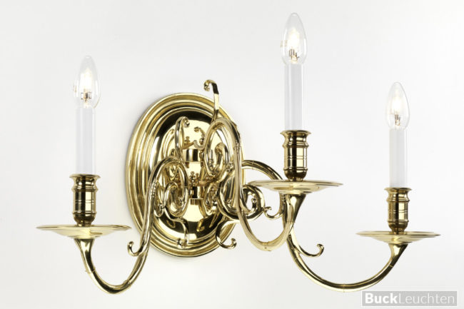 9_10_05-3-_variante__flamischer_barockwandleuchter_3_großere__arme_auf_schwerem,_gegossenem_wandschild__h_ca.32_cm__b_ca._62_cm___messingguss_hochglanz_poliert
