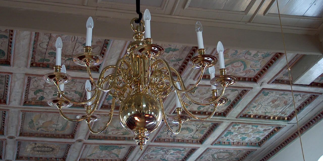 9_13_10-__flamischer_barockleuchter_10_arme_in_einem_kranz_d_=_ca._102_cm_h_=_ca._80_cm_messingguss_hochglanz_poliert